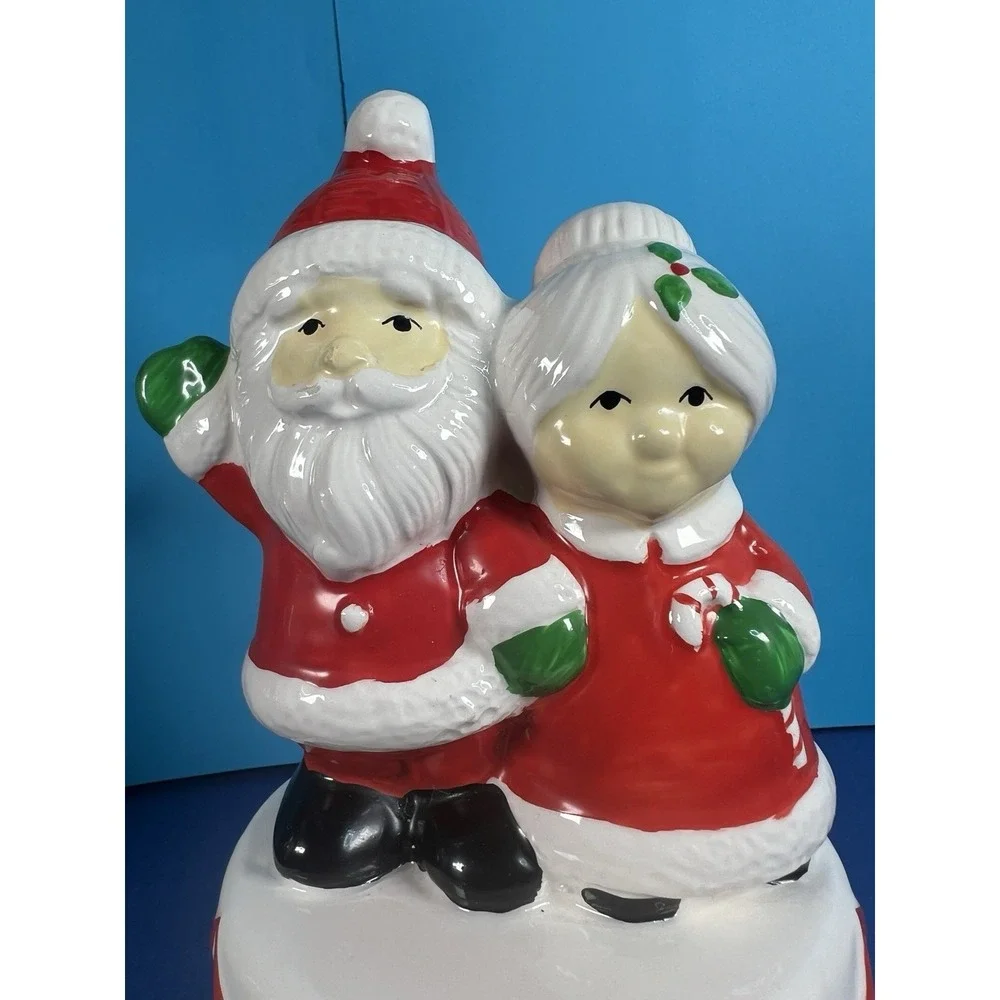 Santa & Mrs Clause Musical Figurine- Plays 